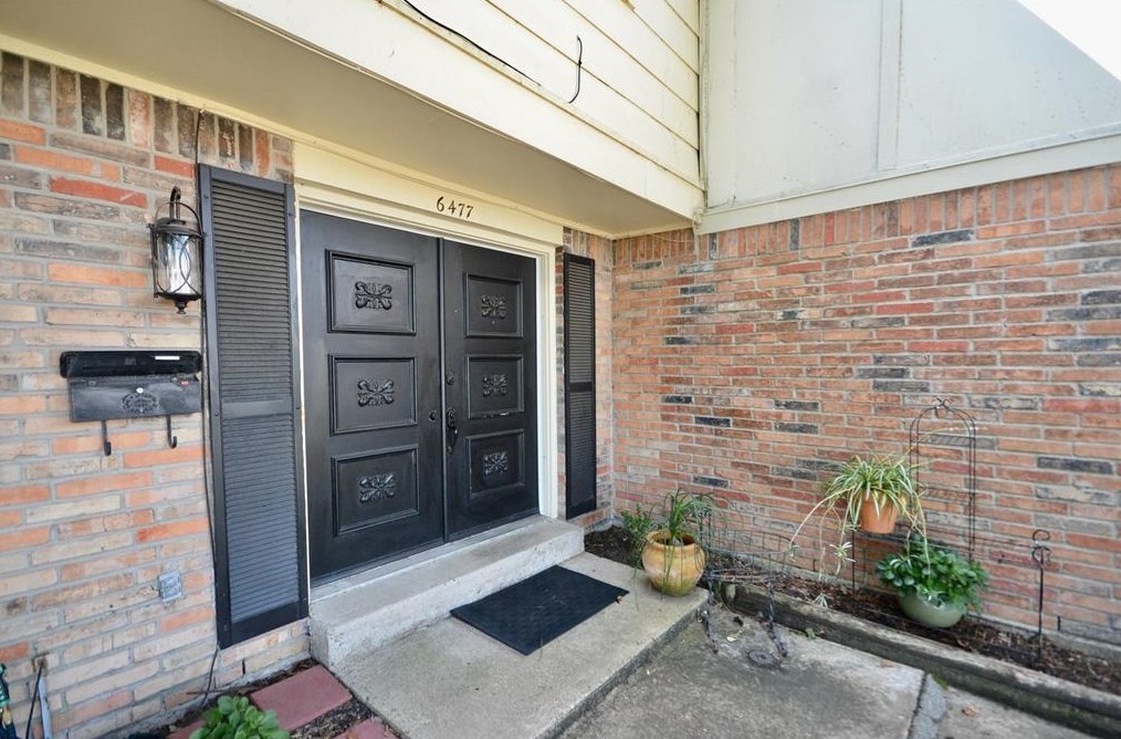 6477 Creekbend Dr, Houston, TX 77096-5624