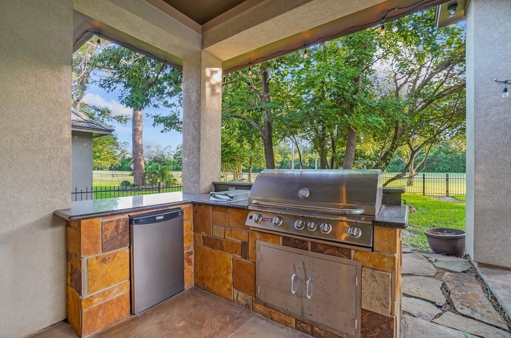 13203 Msn Vly Dr, Houston TX  77069-2520 exterior