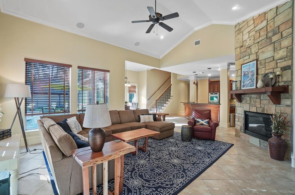 13203 Msn Vly Dr, Houston TX  77069-2520 exterior