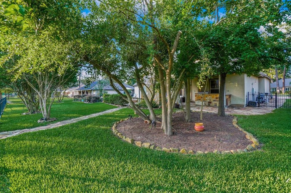 13203 Msn Vly Dr, Houston TX  77069-2520 exterior