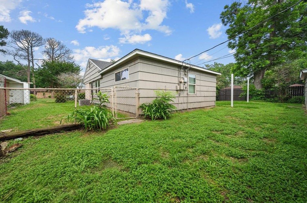12403 Atwell Dr, Houston TX  77035-5511 exterior