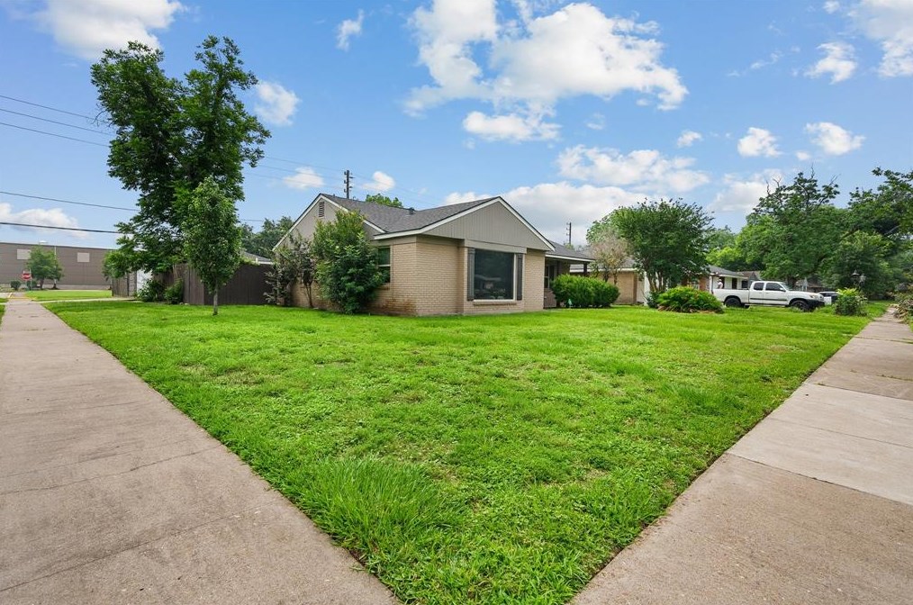 12403 Atwell Dr, Houston TX  77035-5511 exterior