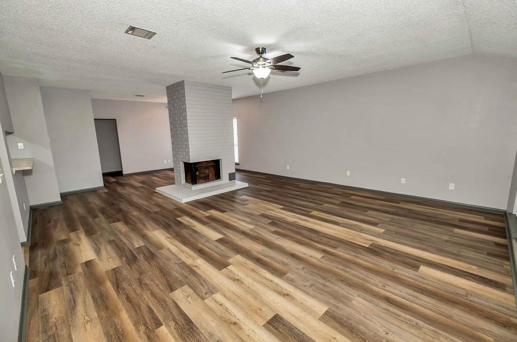 5216 Spring Branch Dr, Pearland, TX 77584