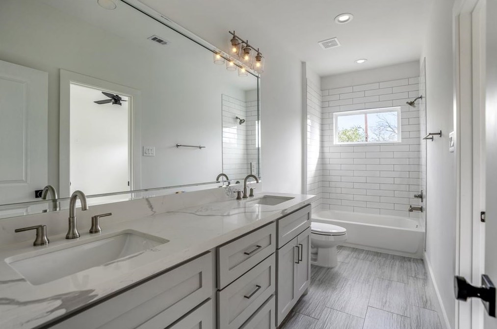 402 37 St, Houston TX  77018-6536 exterior