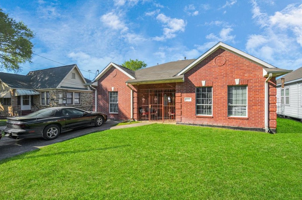 1003 Kelley St, Houston, TX 77009