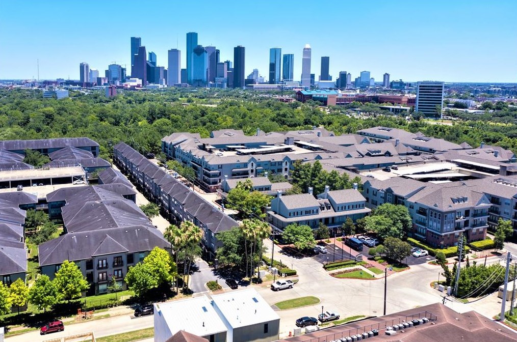 611 Memorial Heights Dr, Houston, TX 77007