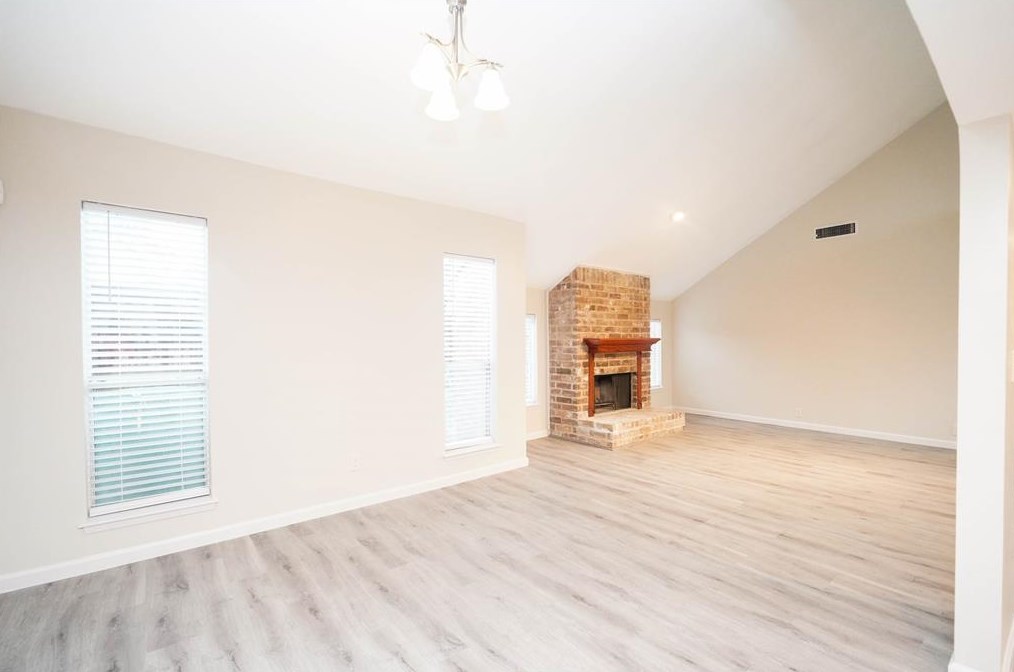 5407 Oakhaven Ln, Houston, TX 77091