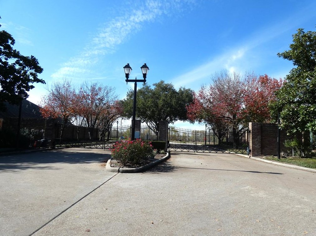 7514 Oak Fern, Houston TX 77040-6888 exterior