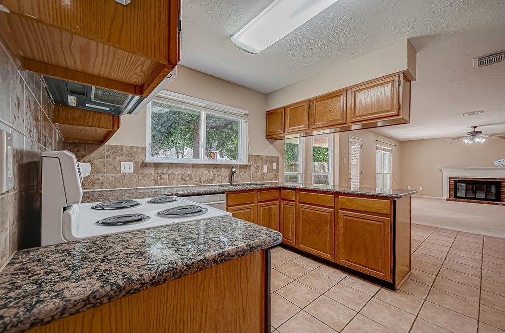 7818 Sunny Rdg Dr, Houston TX  exterior