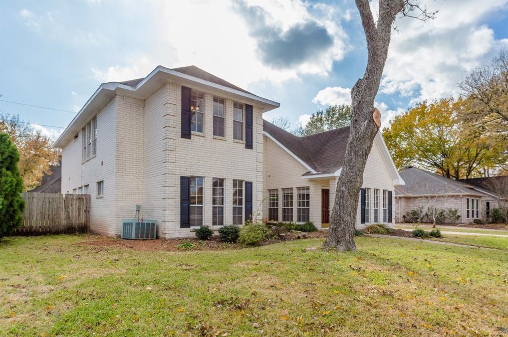 1703 Plantation Dr, Richmond, TX 77406