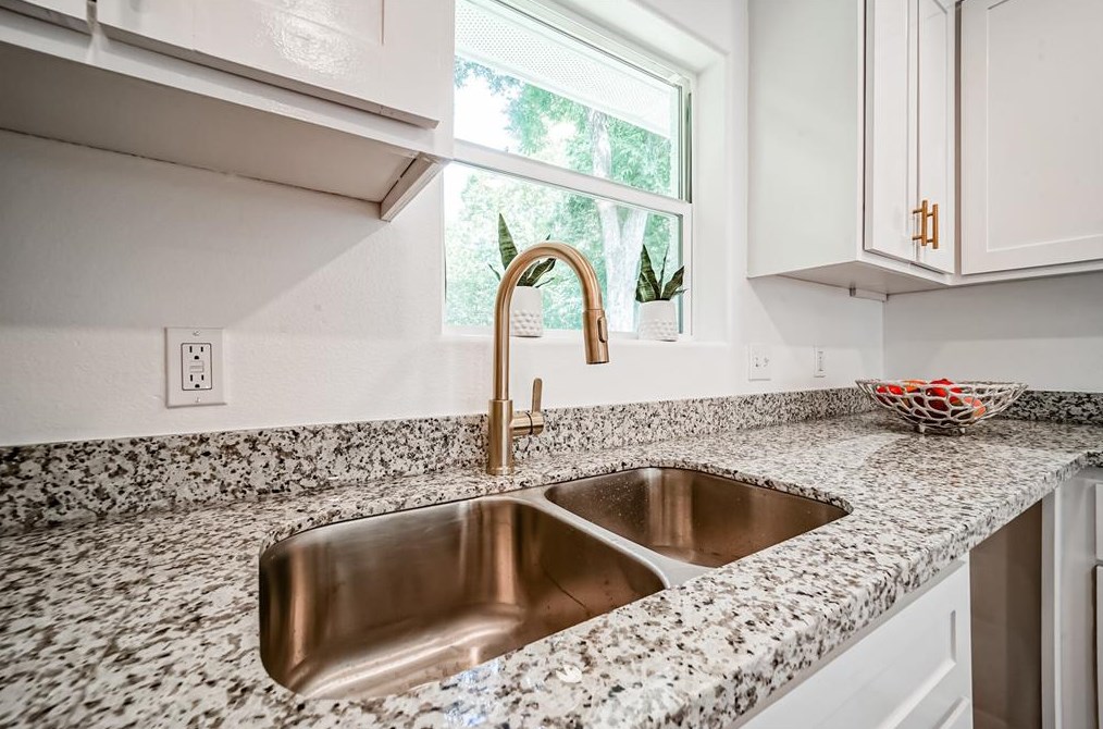 2412 Hampton, Houston TX  77088-4614 exterior