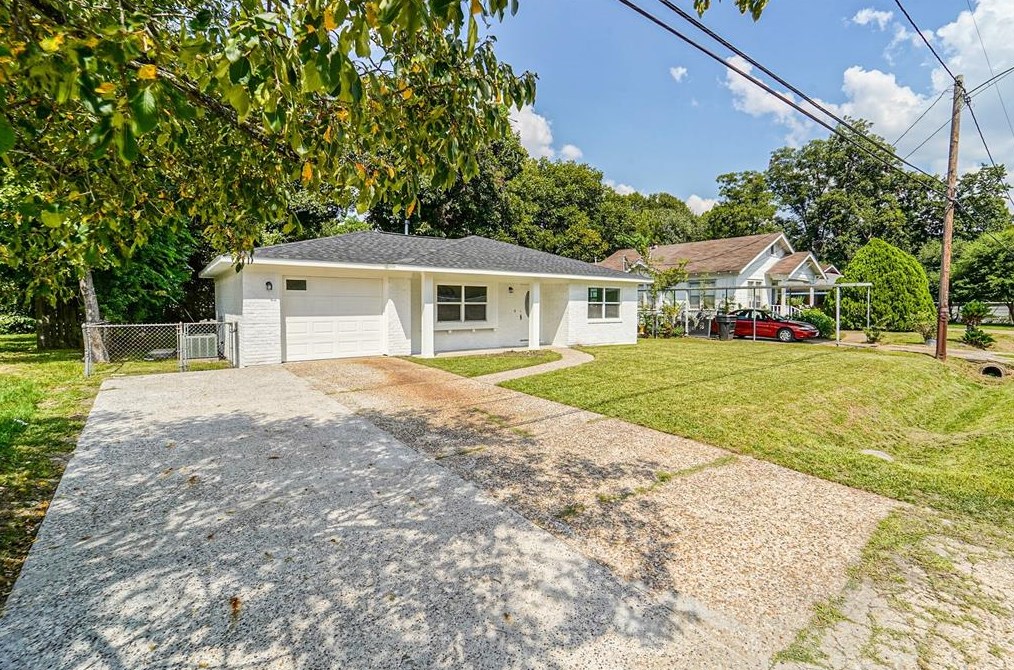 2412 Hampton St, Houston, TX 77088-4612