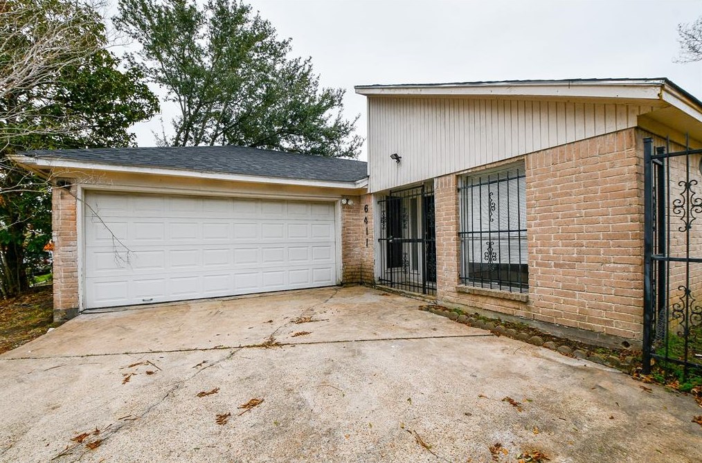 6411 Teal Run Dr, Houston, TX 77035