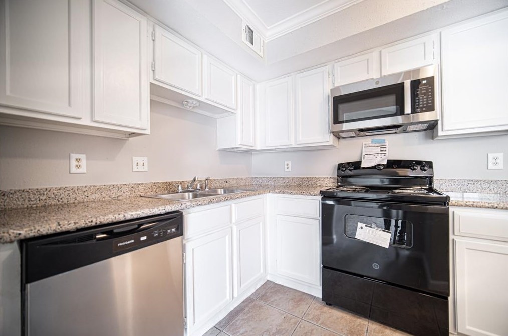 12329 Springcrest Dr, Houston TX  77072-3218 exterior
