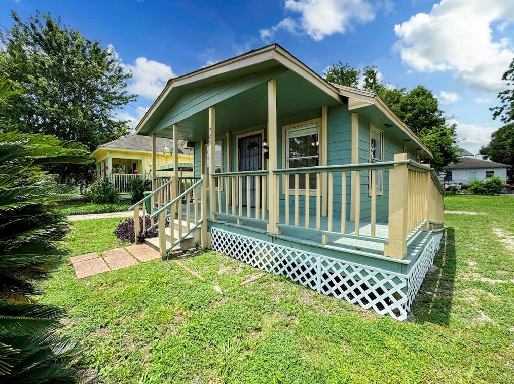 725 E 32nd St, Houston, TX 77022