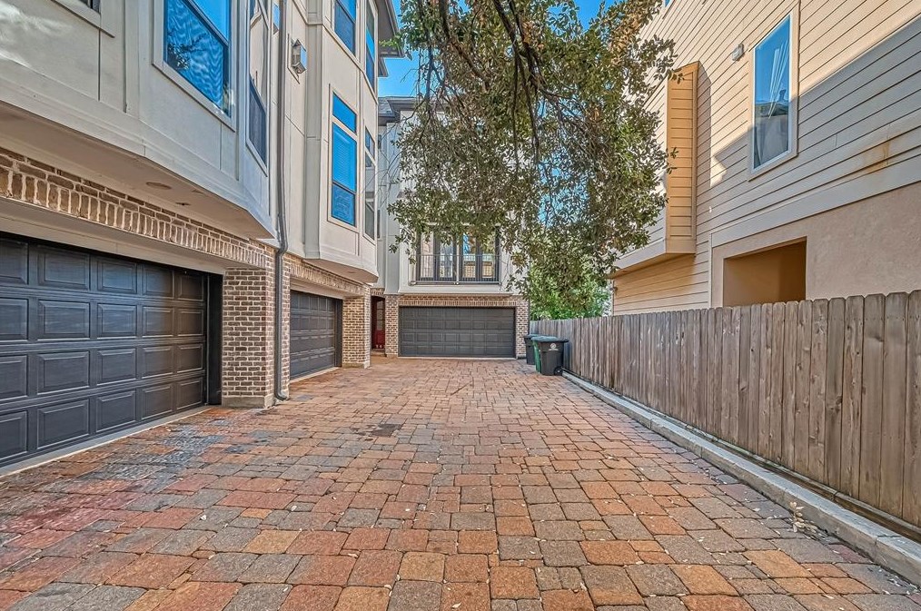 5617 Kiam St, Houston TX  77007-1118 exterior