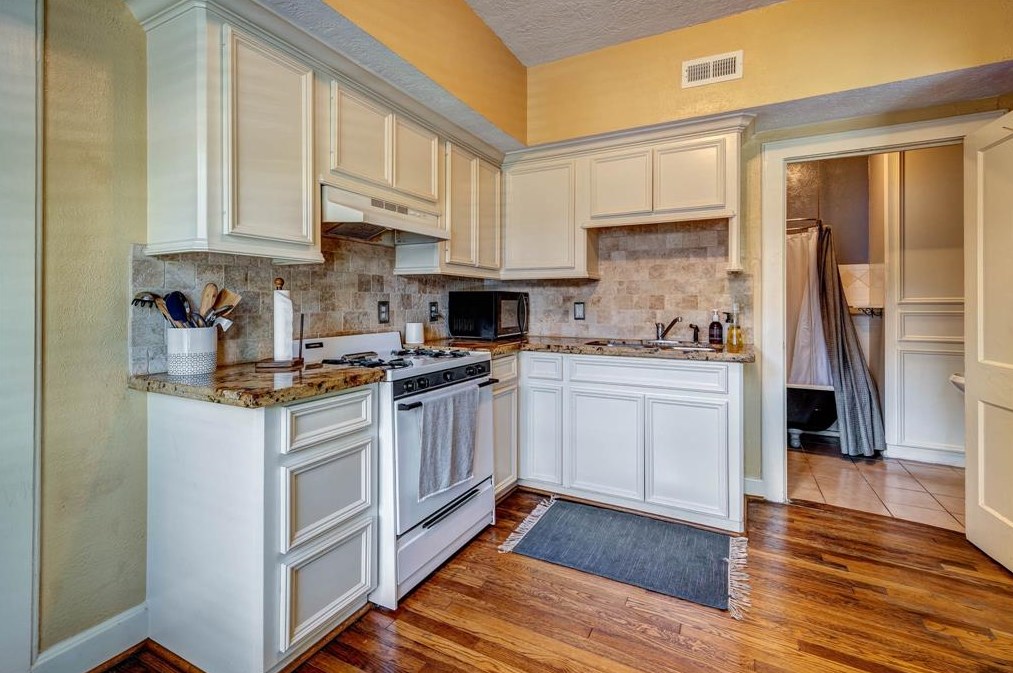 802 Columbia St #2, Houston, TX 77007
