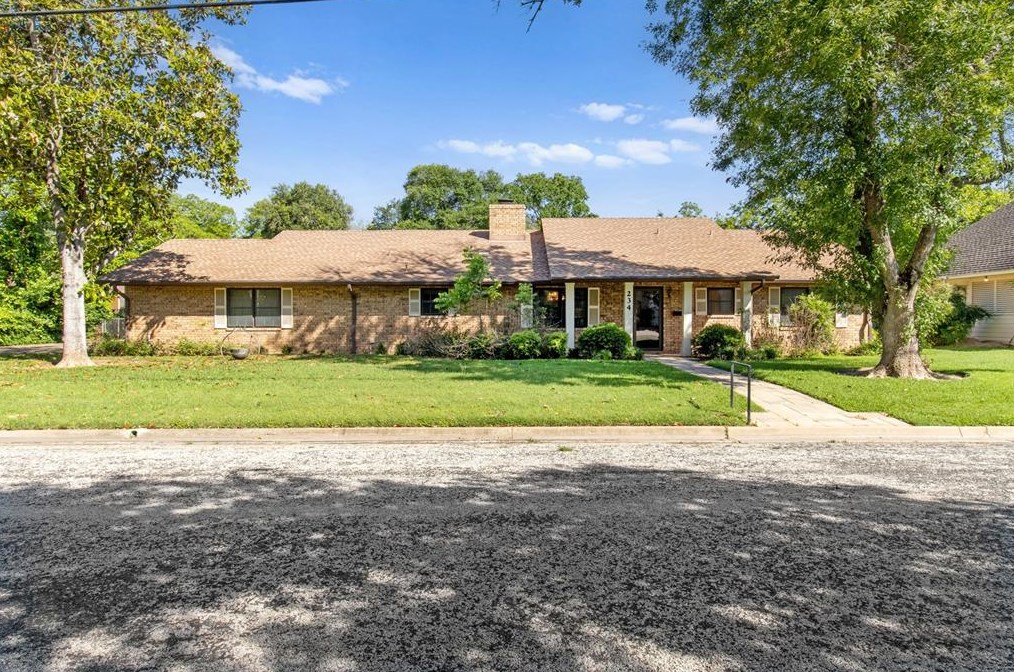 234 W Pecan St, Halsted, TX 78945