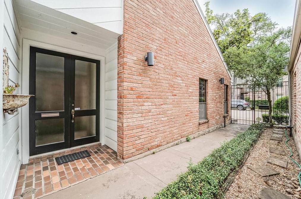 9614 Doliver Dr, Houston, TX 77063-1013