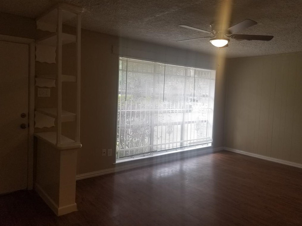 10421 Hinds St, Houston, TX 77034