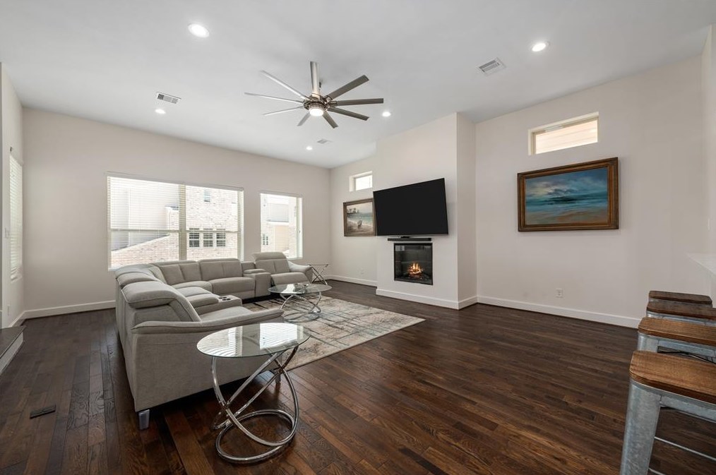 9406 Glenfield Ct, Houston, TX 77096-3818