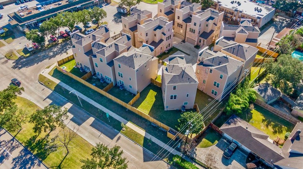 9406 Glenfield Ct, Houston TX 77096-3802 exterior