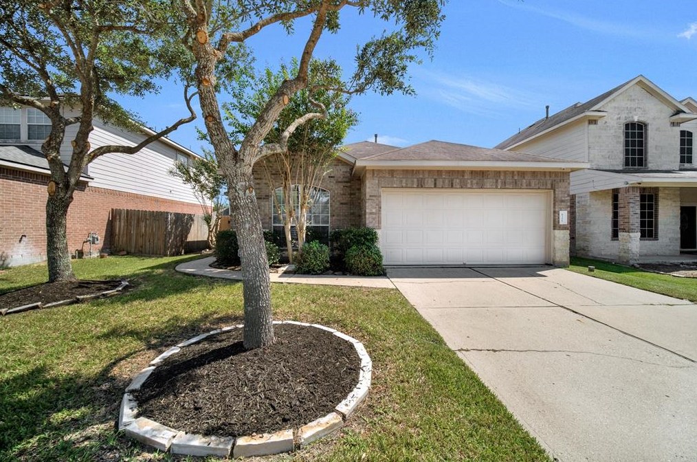 8306 Sand Plum Ln, Baytown, TX 77523-3272