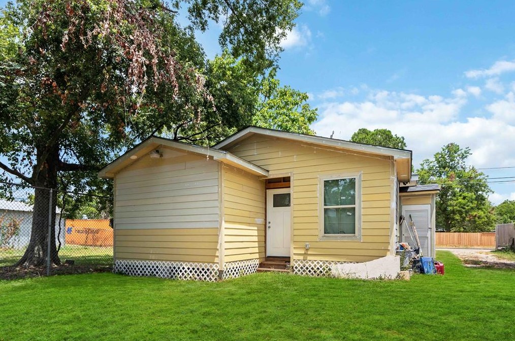 3915 Broyles St, Houston, TX 77026