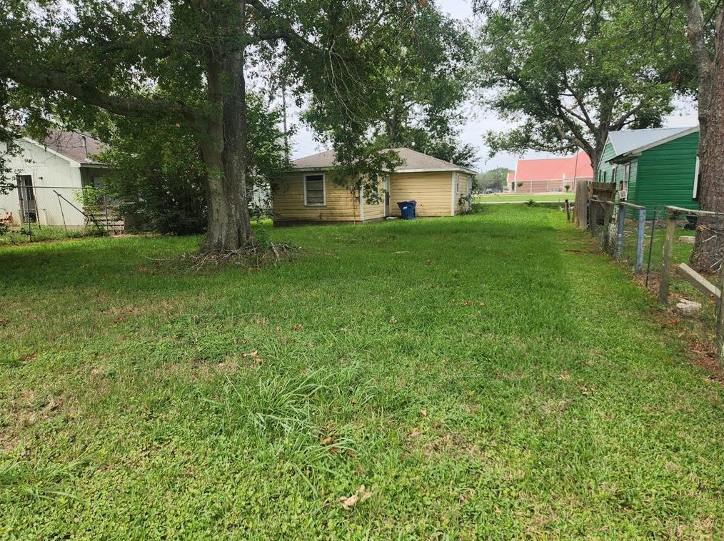 8823 Noble St, Needville, TX 77461-7845