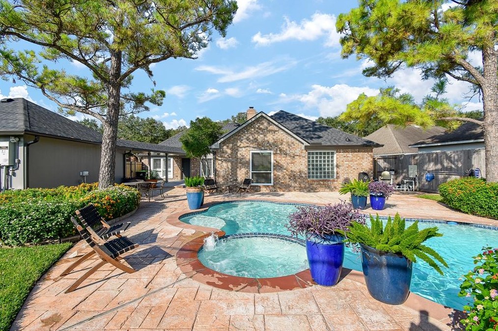 1835 Lakewinds Dr, Missouri City, TX 77459
