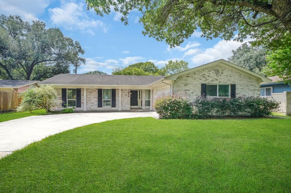 2910 Westerland Dr, Houston TX  77063-3840 exterior