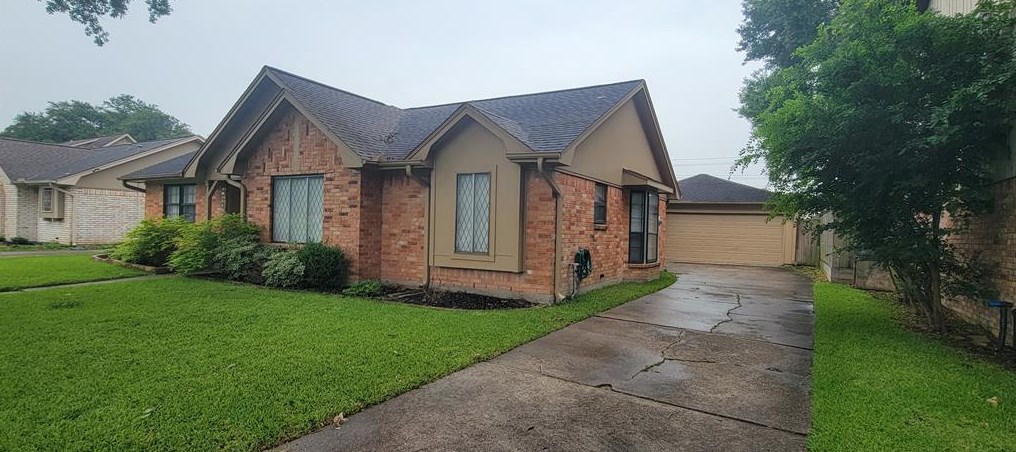 10806 Kirkmead Dr, Houston, TX 77089-3003