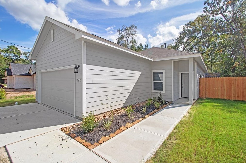308 Helen St, Cleveland, TX 77328