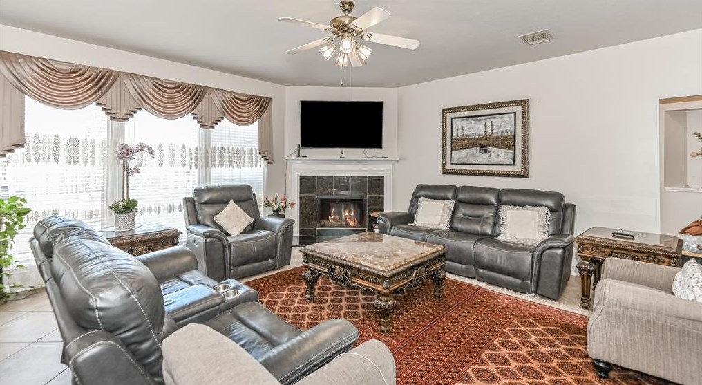 16410 Noblewood Ct, Sugar Land, TX 77498