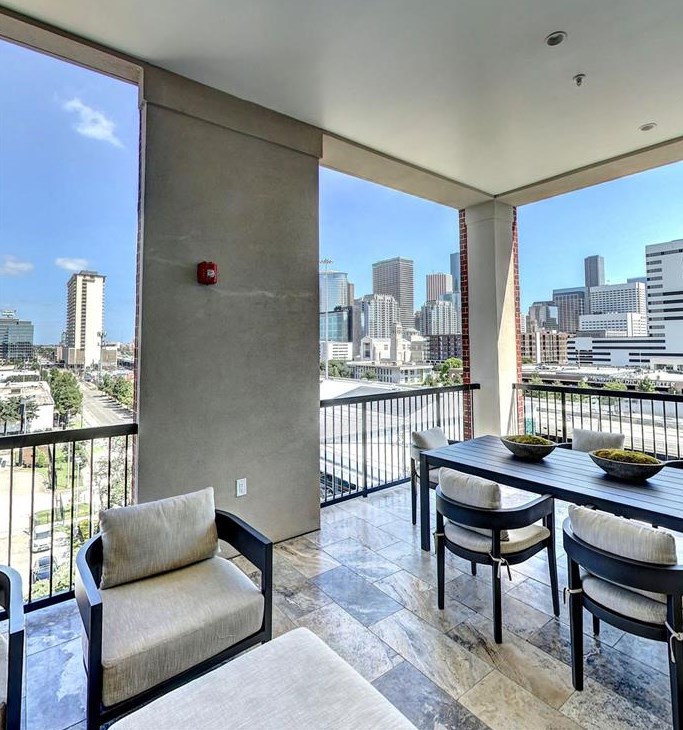 2111 Austin St, Houston TX  77002-8909 exterior