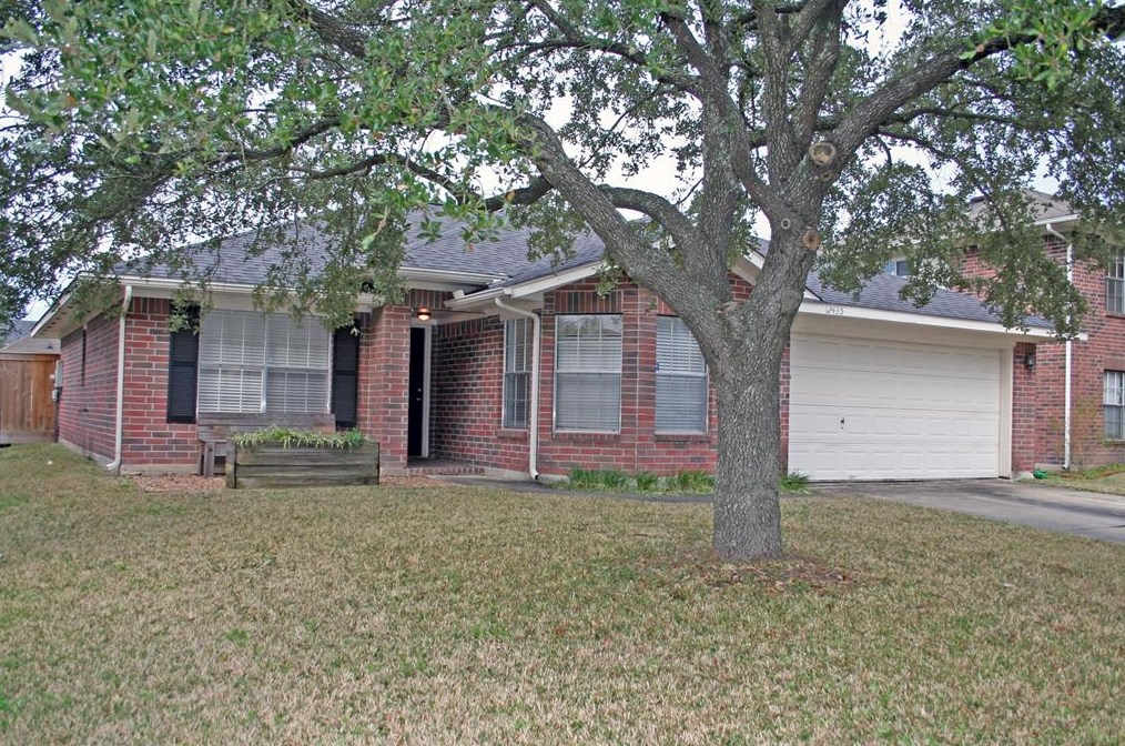 12435 Chalmette St, Houston, TX 77015-3325