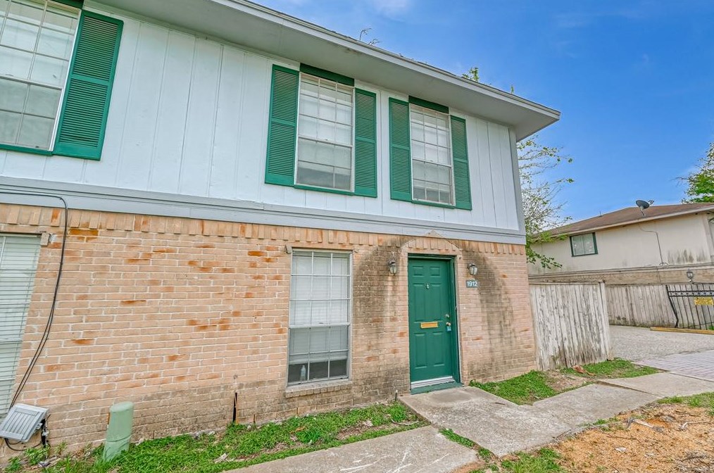 1912 Upland Dr, Houston, TX 77043
