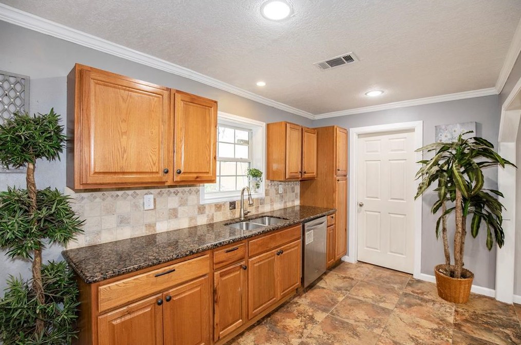 9022 Edgebrook, Houston TX  77075-1240 exterior