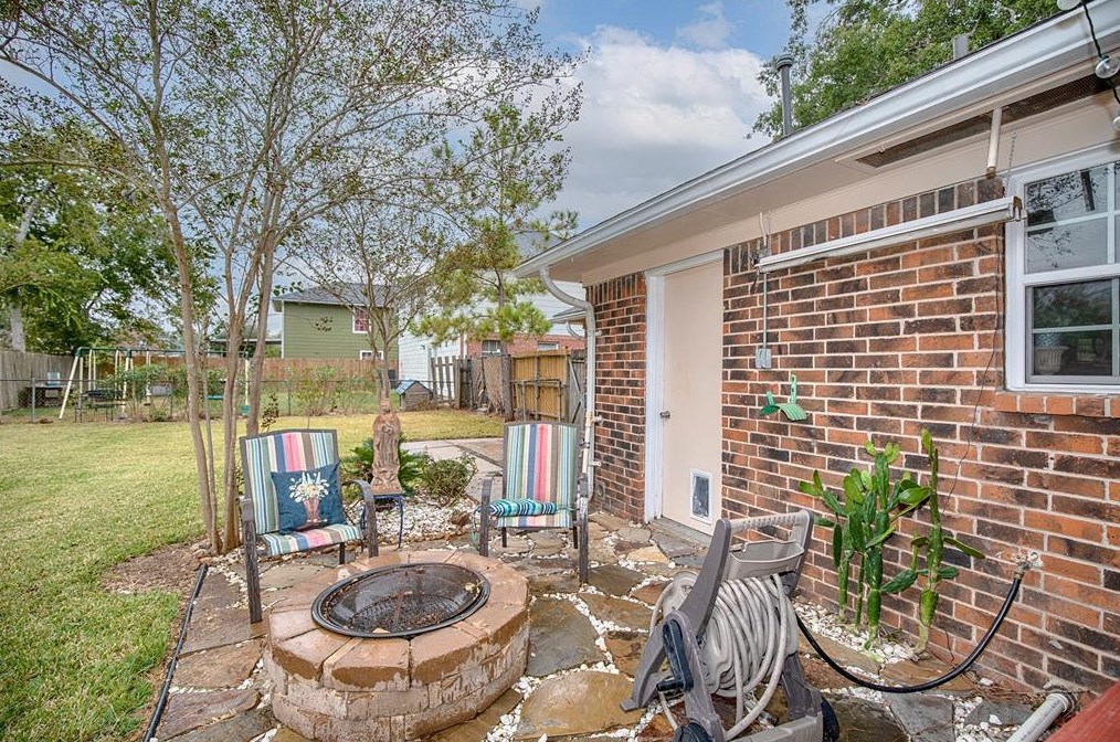 9022 Edgebrook, Houston TX  77075-1240 exterior