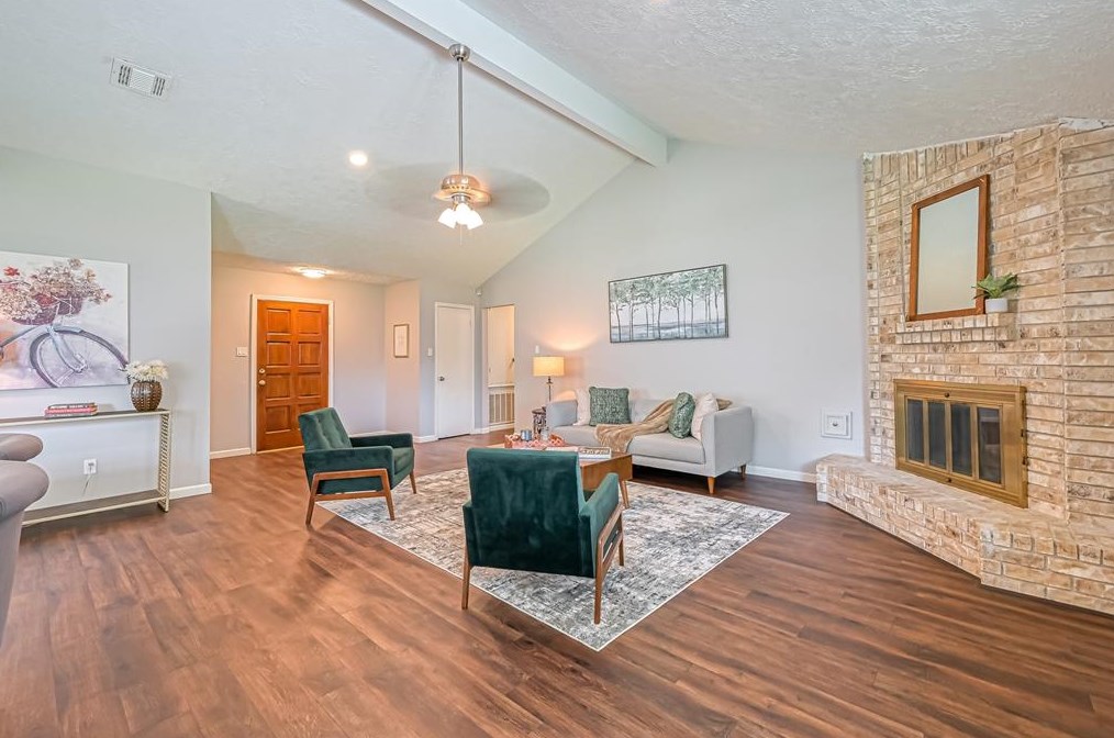 3814 Luton Park Dr, Houston, TX 77082