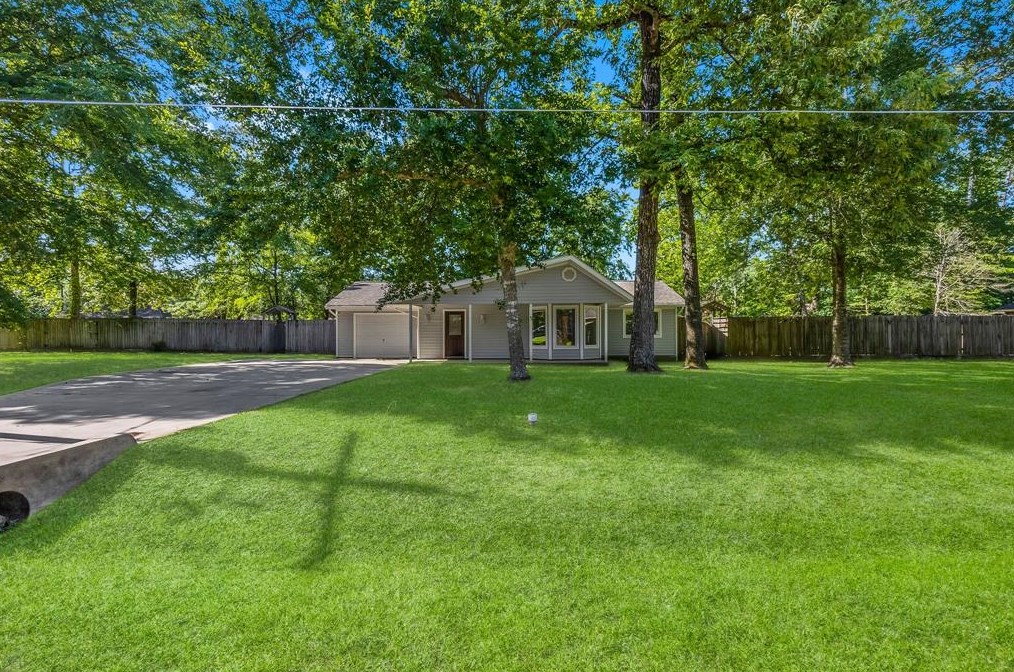 1611 Sweetgum St, Conroe, TX 77385