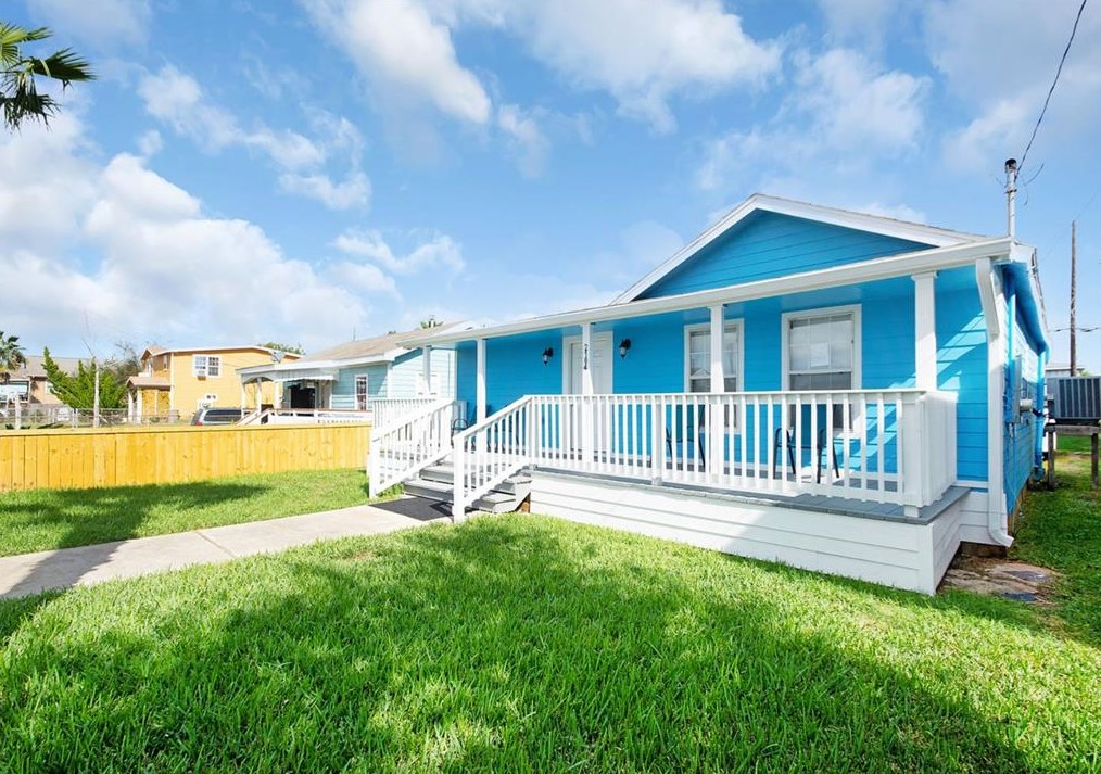 2104 Hollywood Ave, Galveston, TX 77551-1443
