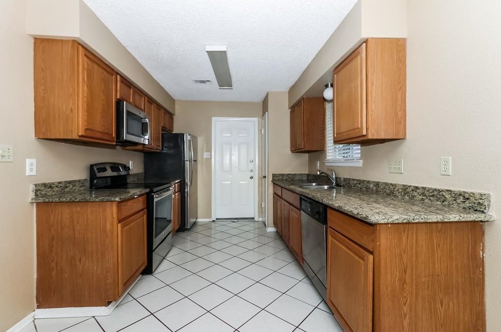 6703 Loch Bruceray Dr, Houston TX  77084-1031 exterior