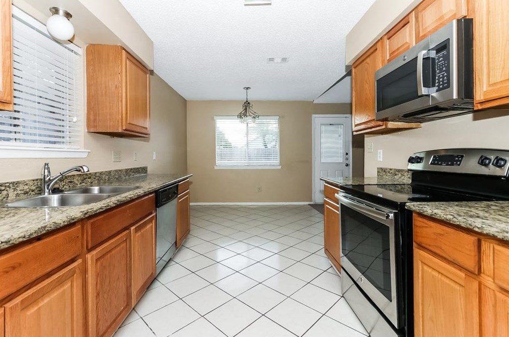 6703 Loch Bruceray Dr, Houston TX  77084-1031 exterior