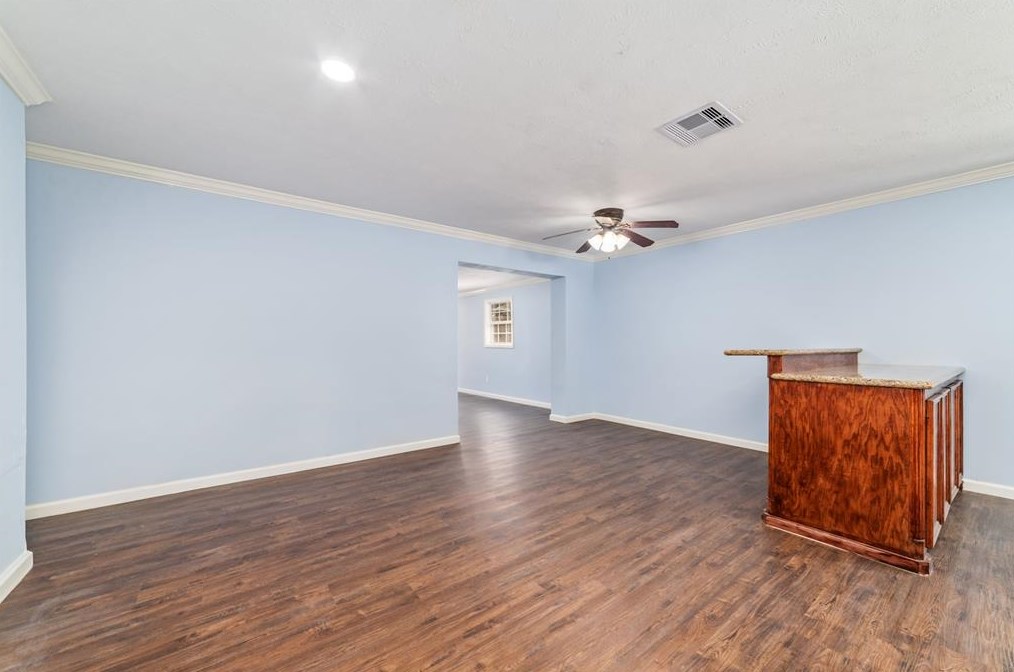 4823 Dollar Reef Dr, Bacliff TX  77518-2420 exterior