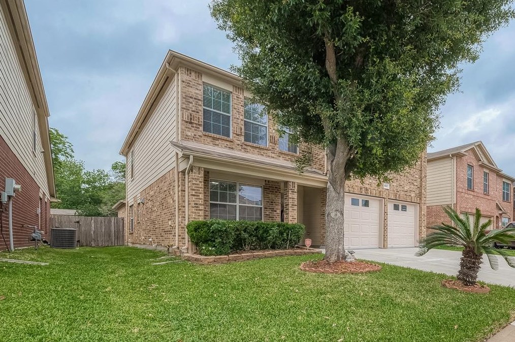 10602 Sugar Trace Dr, Sugar Land, TX 77498-5384