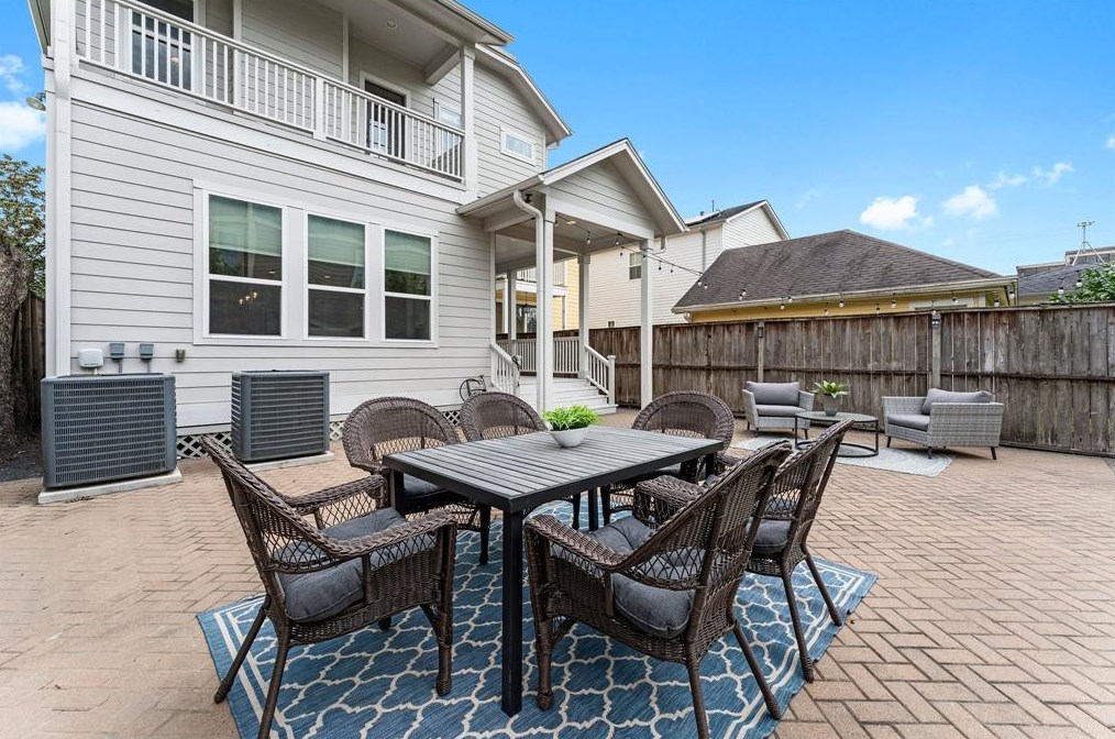 711 Waverly, Houston TX  77007-1442 exterior