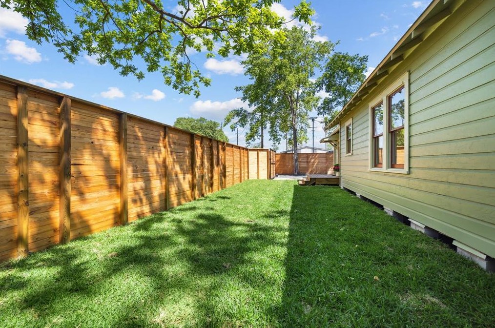 1142 Louise, Houston TX 77009-2958 exterior