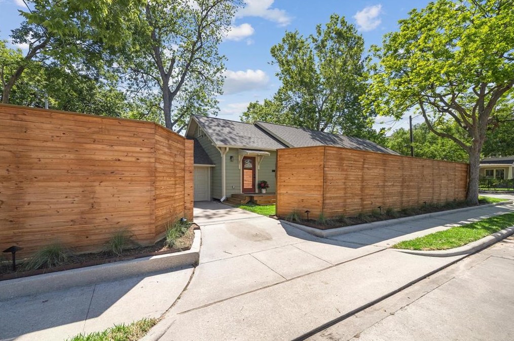 1142 Louise, Houston TX 77009-2958 exterior