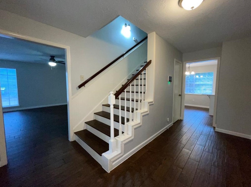 1106 Tigris Ln, Houston, TX 77090-1239